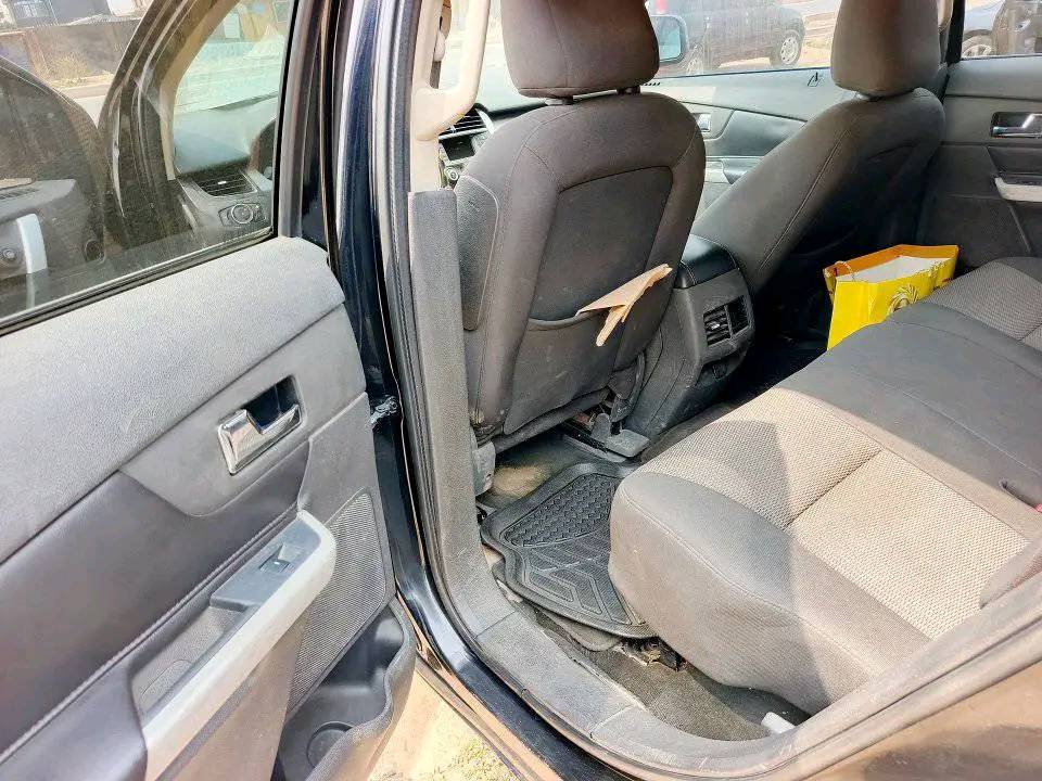 A picture of 07 Ford edge