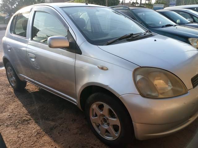 A picture of TOYOTA VITZ