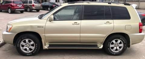 A picture of GRADE EXTREMELY SHARP 04 TOYOTA HIGHLANDER EVERYTHING IS FRESH AS