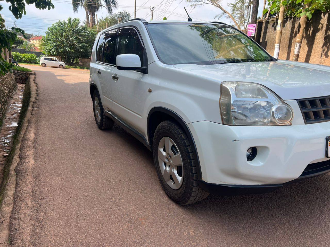A picture of Nissan X trail in very good condition 23m 0703 482288