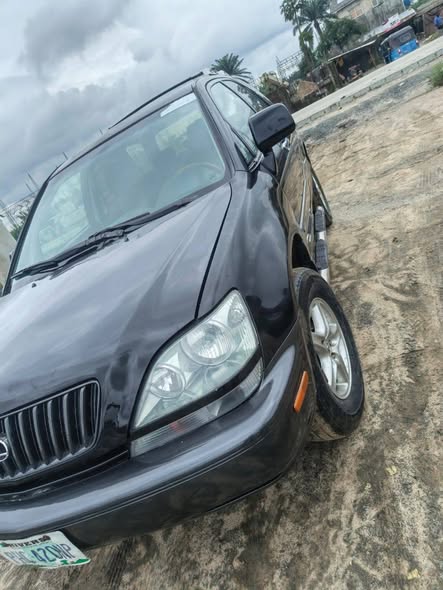 A picture of Lexus RX330