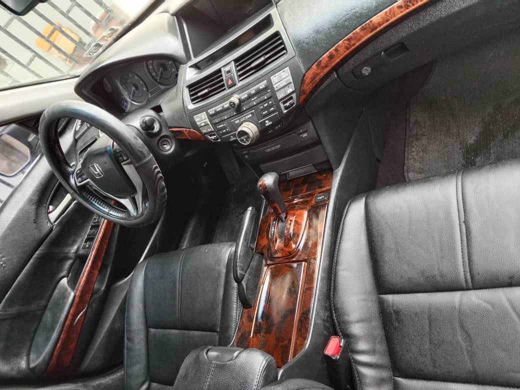 A picture of Honda Crosstour 011