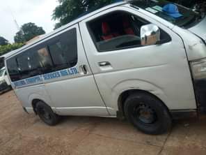 A picture of Toyota Haice Hummer 2 bus for sale body needs work