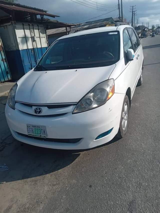 A picture of 2006 Toyota 2006 Sedan