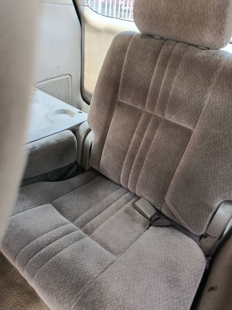 A picture of Toyota sienna 2001 registered First body pan Gear untouched ok