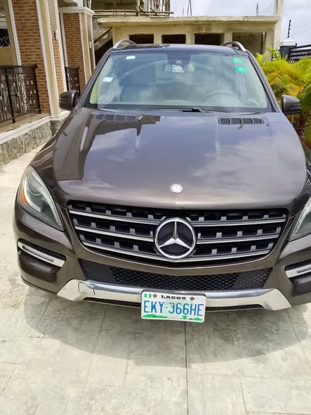 A picture of Very Clean 2013 Mercedes ML350