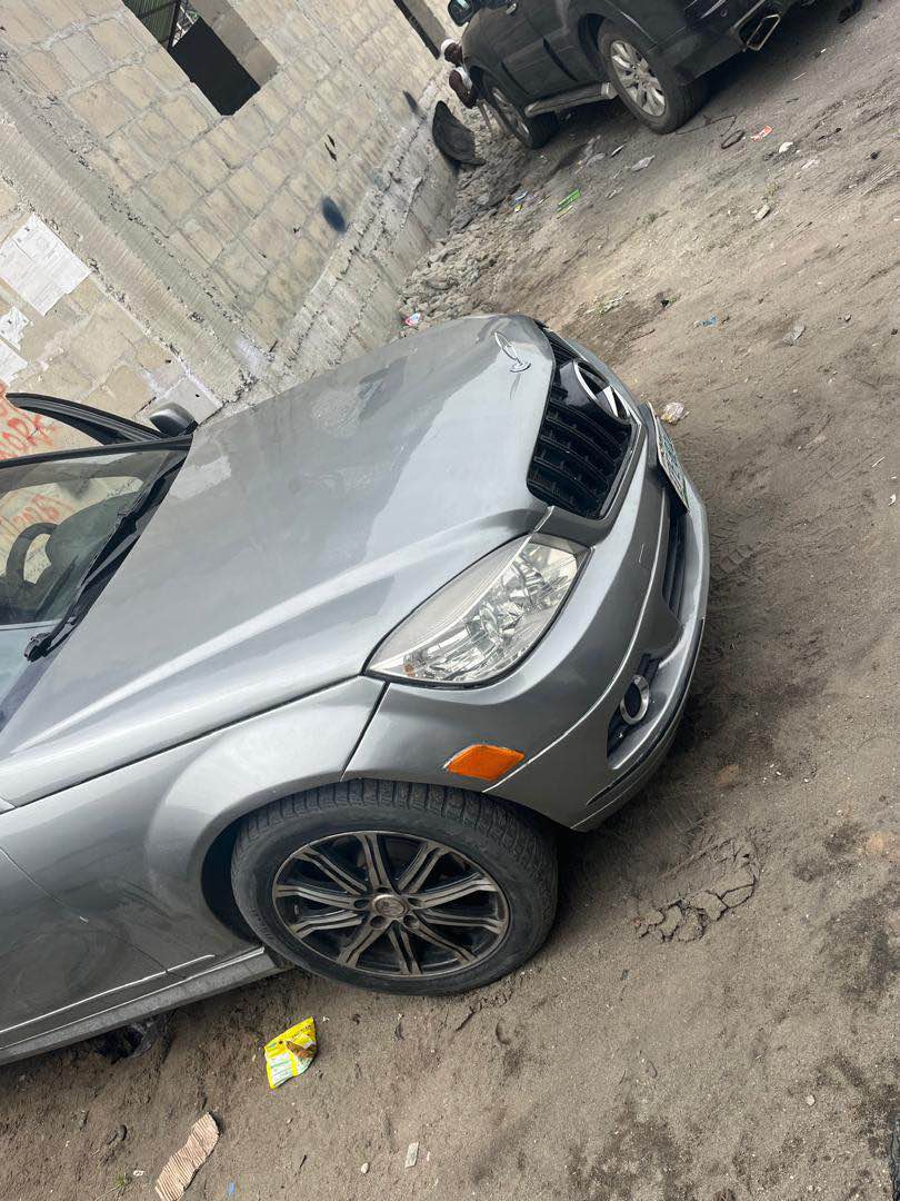 A picture of Benz c 300 2010 model