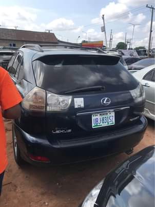 A picture of Lexus RX 330
