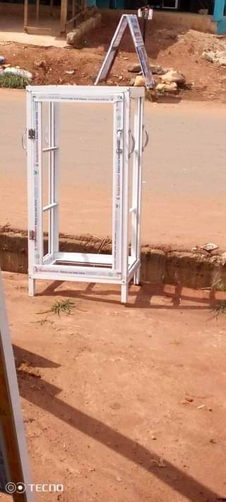 A picture of Show glass