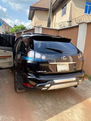 A picture of Lexus RX 330 SUV good gear sound engine chilling Ac