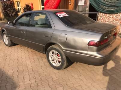 A picture of Toyota Camry 1999