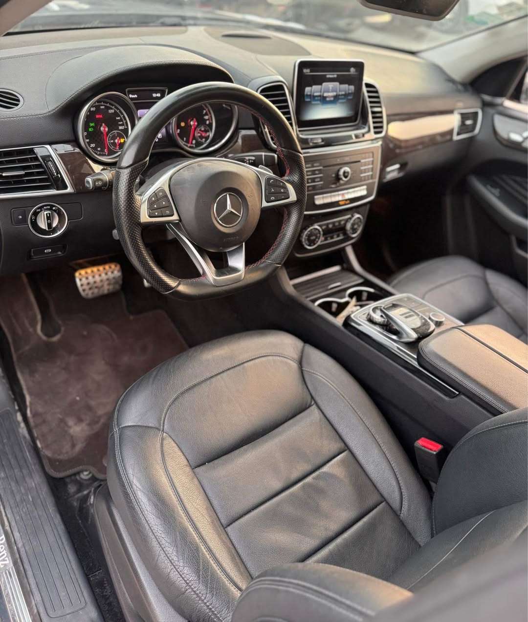 A picture of GLE 450 very clean like new