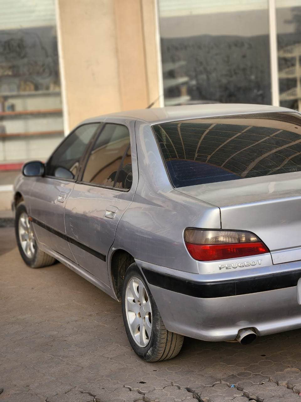 A picture of Peugeot 406