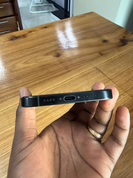 A picture of iPhone 16 PROMAX 256GB DM