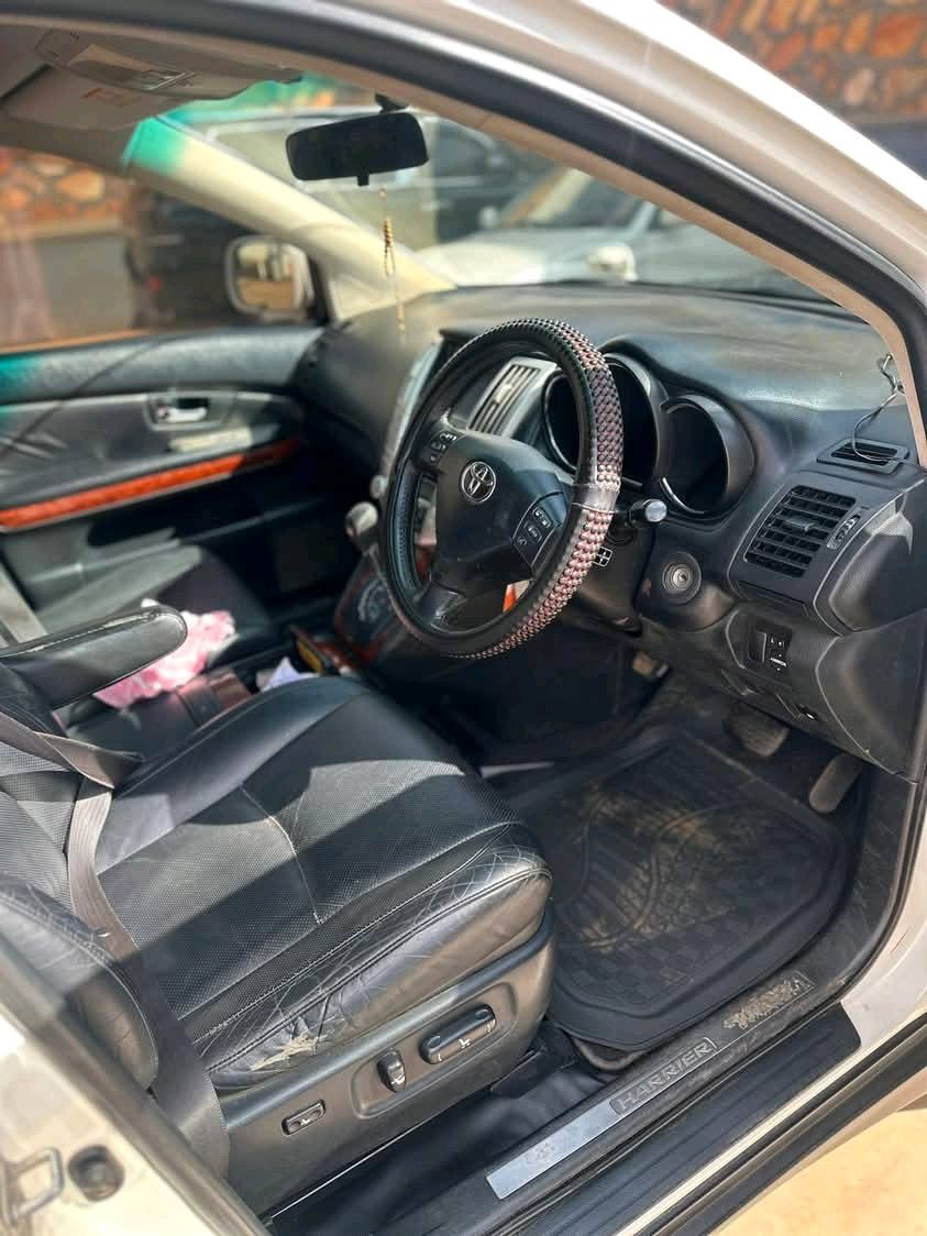 A picture of Toyota Harrier