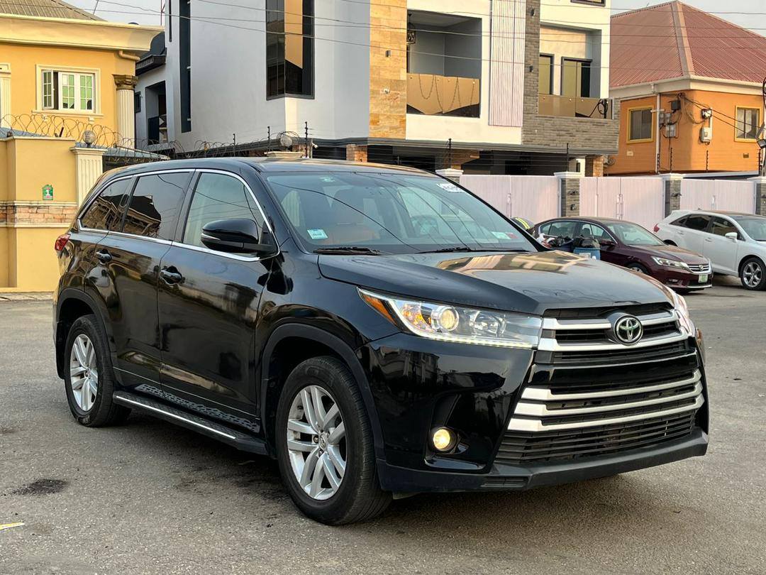 A picture of 2015 Toyota Highlander LE