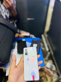 A picture of Samsung S20 5G 8 128 2sim