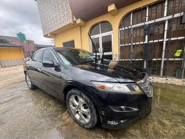 A picture of Honda crosstour