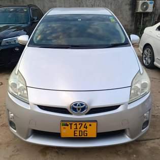 A picture of Toyota prisius umeme mtupu mafuta kidogo Injin ndogo Full ac