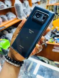 A picture of AQUOS R6