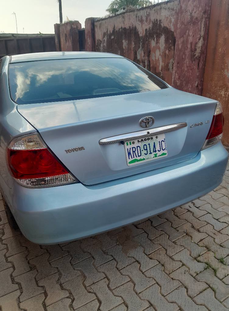 A picture of TOYOTA CAMRY 05