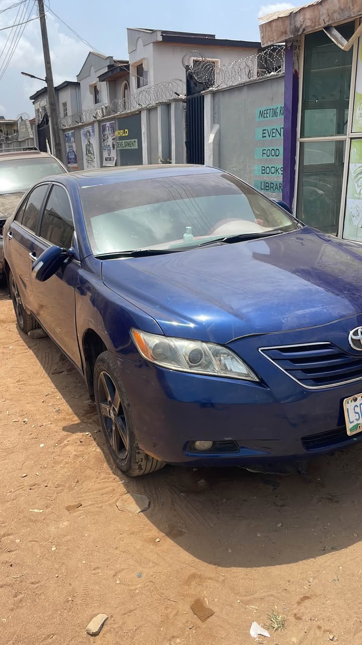 A picture of Toyota Camry 09