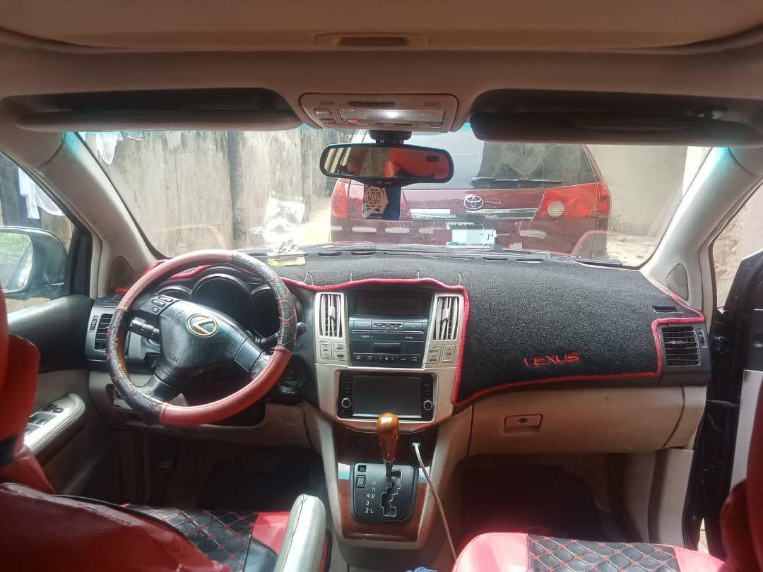 A picture of 2005 Lexus rx 330