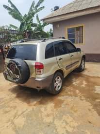 A picture of Toyota rav4 2003