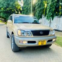 A picture of LEXUS LX470