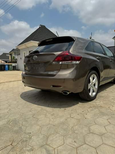 A picture of Full option venza 2010 Pano roof Thumb start Leather interior