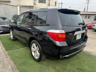 A picture of Extremely clean and sharp registered Toyota Highlander limited 2010