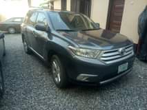 A picture of 2012 Toyota Highlander three row seat very sound engine and
