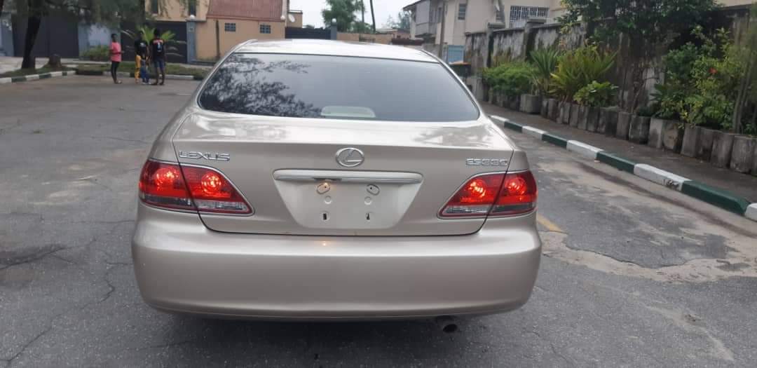 A picture of 2006 Lexus rs330