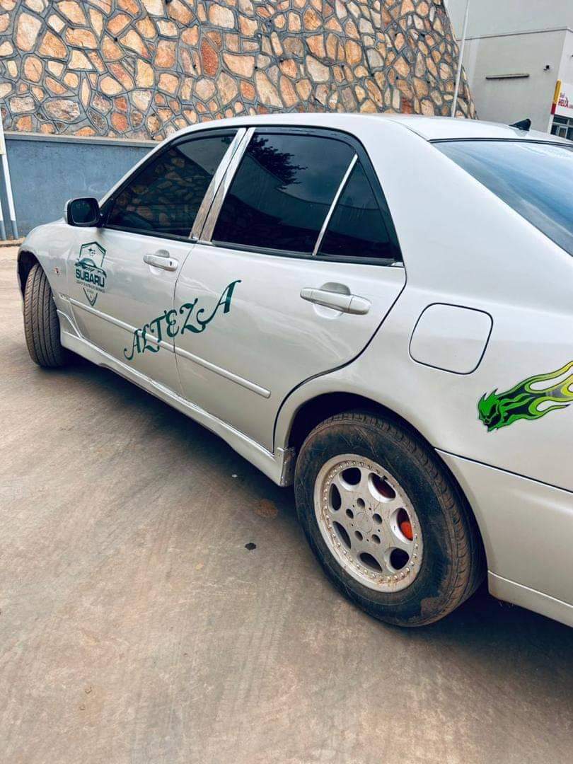 A picture of 2000 Toyota altaaza