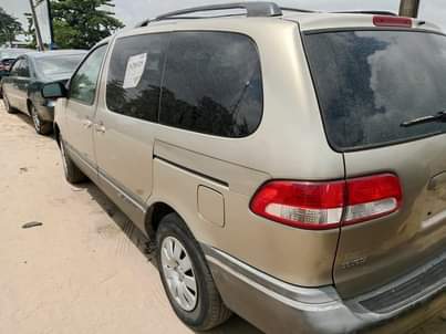 A picture of Foreign used 2003 model Toyota sienna le