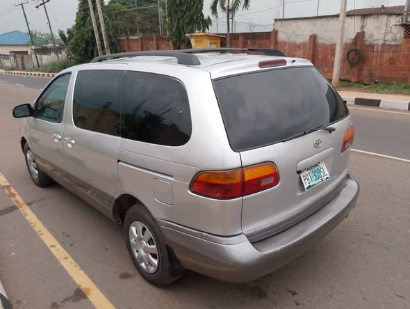 A picture of Clean Toyota Small Sienna on Distress Sales 2 950m last