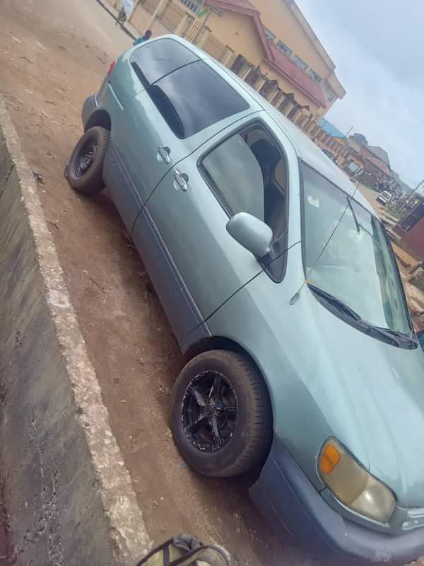 A picture of seinna for sale Engine and gear AC not working Location