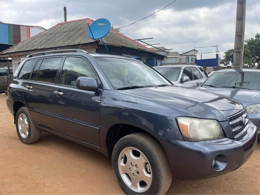 A picture of Toyota Highlander 2006