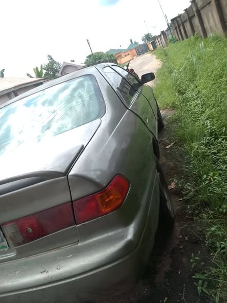 A picture of Distress Toyota Camry Drop light