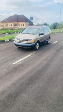 A picture of Sienna 2000 model