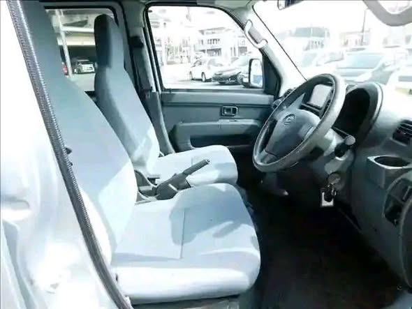 A picture of 2005 CLEAN HIJET MINI BUS FOR SALE S