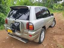 A picture of Toyota Rav 4 inauzwa