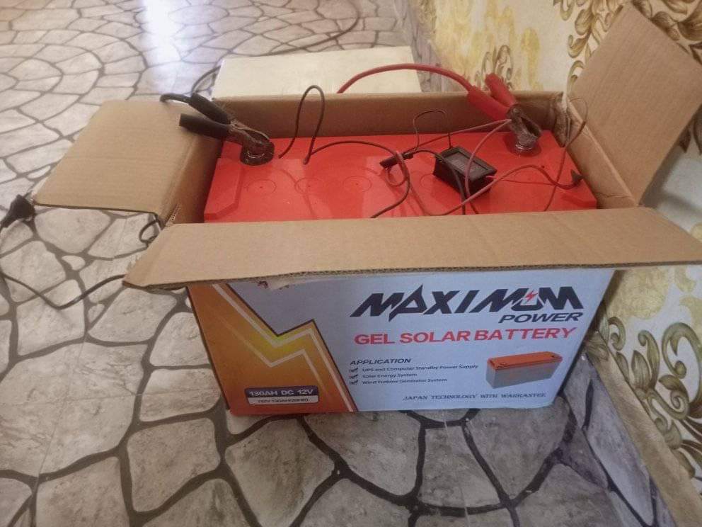 A picture of Inverter and battery