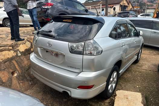 A picture of Toyota Harrier 2011 model