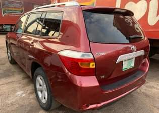 A picture of Toyota Highlander 08