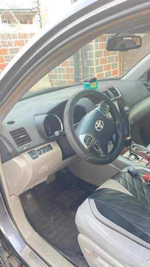 A picture of For sale Slightly used 2012model Toyota Highlander limited SUV full