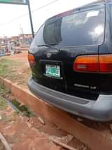A picture of Toyota sienna 1999 Purely