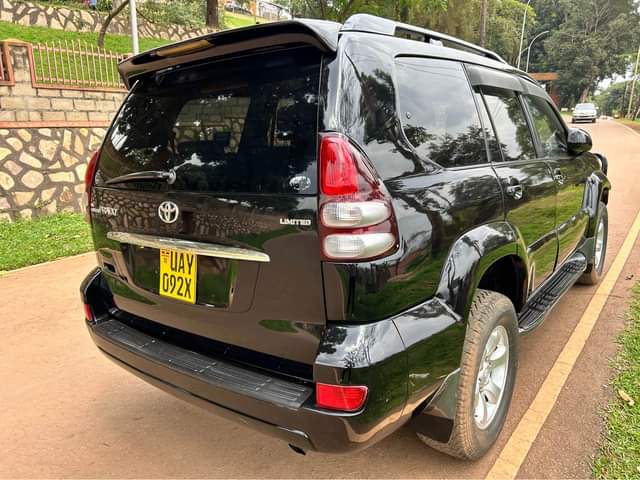 A picture of  52M Toyota Land Cruiser model 2007 0705176582.
