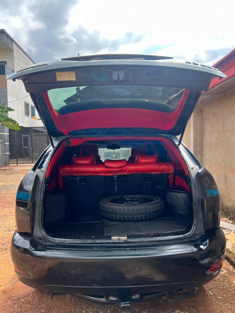 A picture of REGISTERED MAKE LEXUS MODEL RX330 CONDITION BUY AND DRIVE PRICE