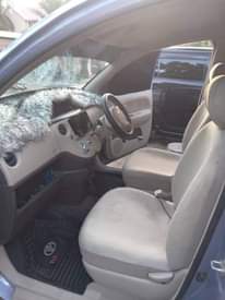 A picture of 2004 Toyota Sienta